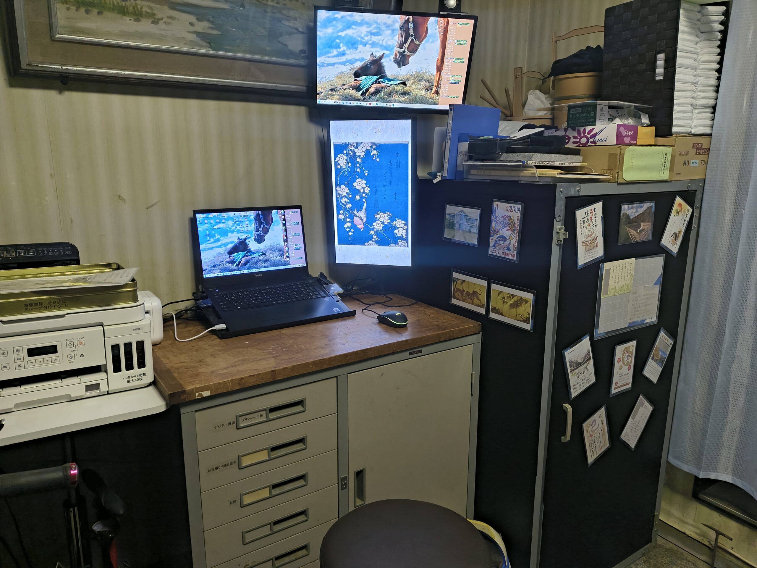 【事務所改装】動かせない「150kgの巨大な壁」を、お客様との「感謝のギャラリー」に変えました。の写真